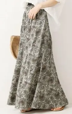 涼やか【Spick & Span 】ペイズリーマキシスカート 36　美品のサムネイル