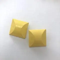 ビンテージ　金属製　黄色 四角形 ピアス