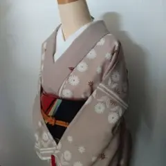 化繊 袷の小紋 上品ベージュにガーリーな白抜きデイジー？と舞蝶