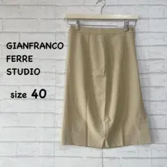 【ジャンフランコフェレストゥーディオ】ひざ丈タイトスカート(40) イタリア製のサムネイル