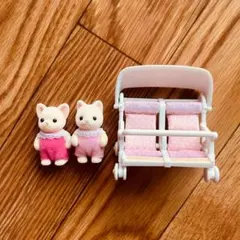 【匿名配送】美品 シルバニアファミリー 赤ちゃん 2体 ＋ ベビーカー セット
