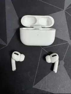 Apple AirPods Pro（右耳イヤホン不良）ライトニング充電ケース付き