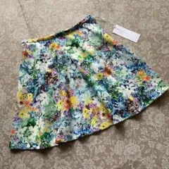 新品 BIANCAエポカ16,000円　水彩フラワー柄　膝丈フレアースカート38のサムネイル