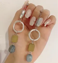 721 シェル マットシルバーフープ ウッド ビーズ ピアス 異素材のサムネイル