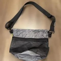 グレー ナイロン ショルダーバッグ 巾着　メッシュポケット付き