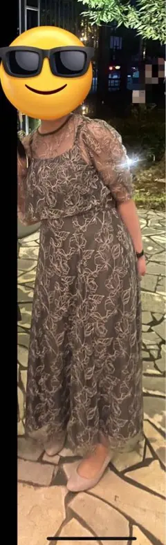 刺繍入りグレーのパフスリーブロングドレス