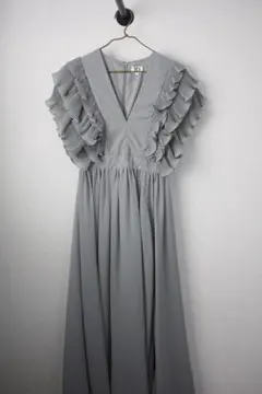 True Decadence* 肩フリルプランジフロント マキシドレス