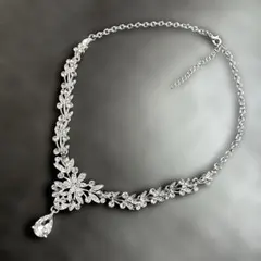 【エレガントなドロップ型ネックレス】パーティー/ブライダル/フォーマル