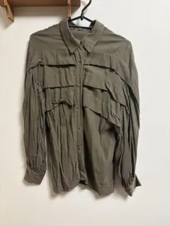 KBF オリーブ色 フリル付き長袖シャツ