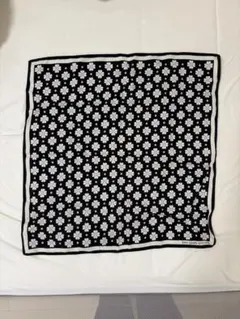 Kate Spade 花柄ハンカチ(黒×白)