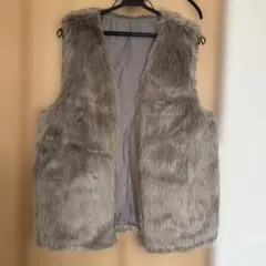 新品未使用　ファーベスト　ジレ　グレージュ