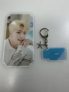 SEVENTEEN CAFE 2023 アクリルキーホルダー　ディノ＋特典