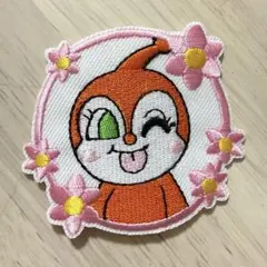 17. アンパンマン　ワッペン　アップリケ　ドキンちゃん