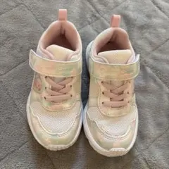 女の子　スニーカー