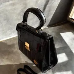 黒いエナメル クロコダイル風 パーティーバッグ