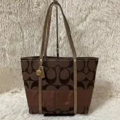 COACH　コーチ　トートバッグ　シグネチャー　キャンバス　ブラウン　チャーム