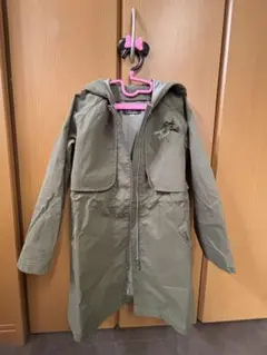 フード付きオリーブグリーンロングジャケット