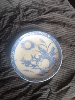 古伊万色々兎図皿染付皿色絵皿中国皿湯呑七宝文絣柄梅文ツバメ文蓋付碗山売お幅値下げ 古伊万色々兎図皿染付皿色絵皿中国皿湯呑七宝文絣柄梅文ツバメ文蓋付碗