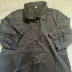 黒色サテン地五分袖シャツ