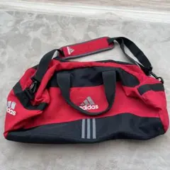 adidas ボストンバッグ 赤✖️黒　スポーツ 旅行　軽量