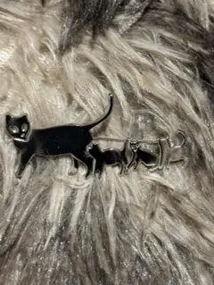 猫 親子 モチーフ ブローチ シルバーカラー