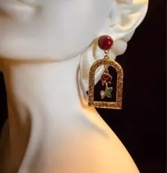 存在感のあるバラ ピアス　新品