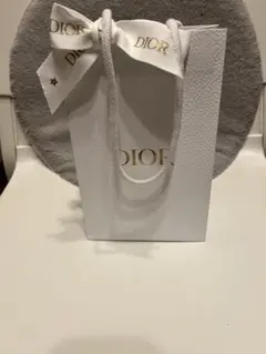 Dior ホワイトショップ袋 リボン付き