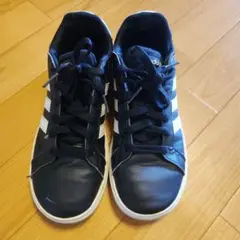 adidas スニーカー 黒白 23.0cm