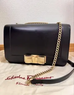 Salvatore Ferragamo 極美品 ヴァラ　チェーンショルダーバッグのサムネイル