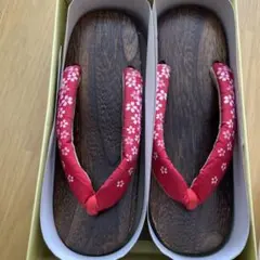 赤色でピンクの桜柄　下駄