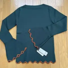 ダークグリーン フレアスリーブ ニット