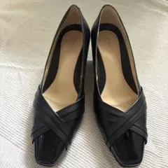 【pitti】ピッティ パンプス 24㎝ EE 黒 通勤 ブラック　エナメルのサムネイル