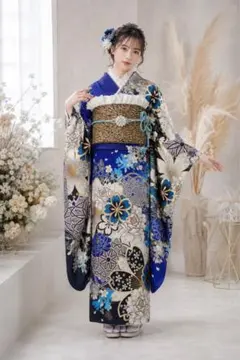紺白染め分けの上品な牡丹柄の振袖フルセット 上品な白に紺の染め分けにブルーの牡丹柄の振袖フルセット - メルカリ