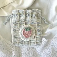 ハンドメイド　ミニ巾着　編み物　いちご　水色
