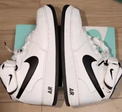 美品 NIKE AIR FORCE1 MID ’07ホワイトブラック27.5cmのサムネイル