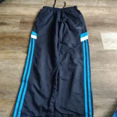 adidas トレーニングパンツ 黒 青ストライプ
