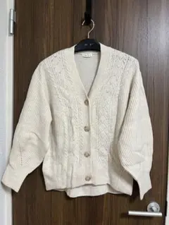 クリーム色 ケーブルニットカーディガン