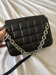 CHARLES & KEITH ブラックショルダーバッグ