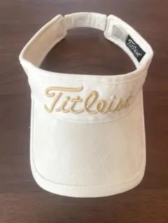 Titleist ホワイト バイザー ゴールド刺繍　レディースサイズのサムネイル