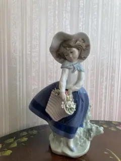 リヤドロ LLADRO 少女像『きれいな花ばかり』 - メルカリ