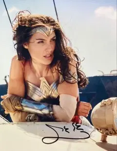 ガル・ガドット 直筆サイン入り写真 ワンダーウーマン ジャスティス