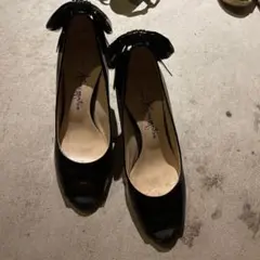 銀座かねまつ21.5cm 高級感エナメルパーティーパンプス