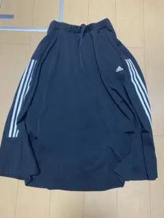 adidas ブラック フレアスカート
