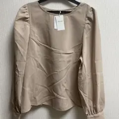 INGNI トップス　ベージュ　新品　タグ付き