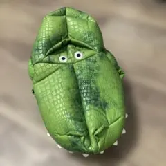 恐竜デザインのクッション