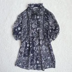 美品✨ソブ 花柄 シフォン プリーツ ブラウス ボウタイ リボン ネイビーのサムネイル