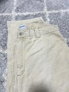ベージュ コーデュロイパンツ