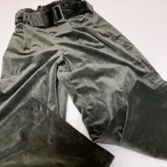 カーキ　ベルベット調 ワイドパンツ ベルト付き　GU