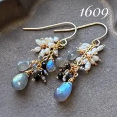 1609 ラブラドライトピアス