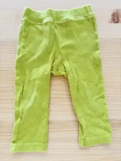 明るい緑のパンツ